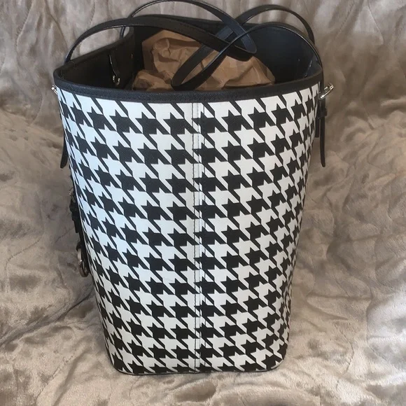 Large Michael Kors Houndstooth Tote - Picture 7 of 7